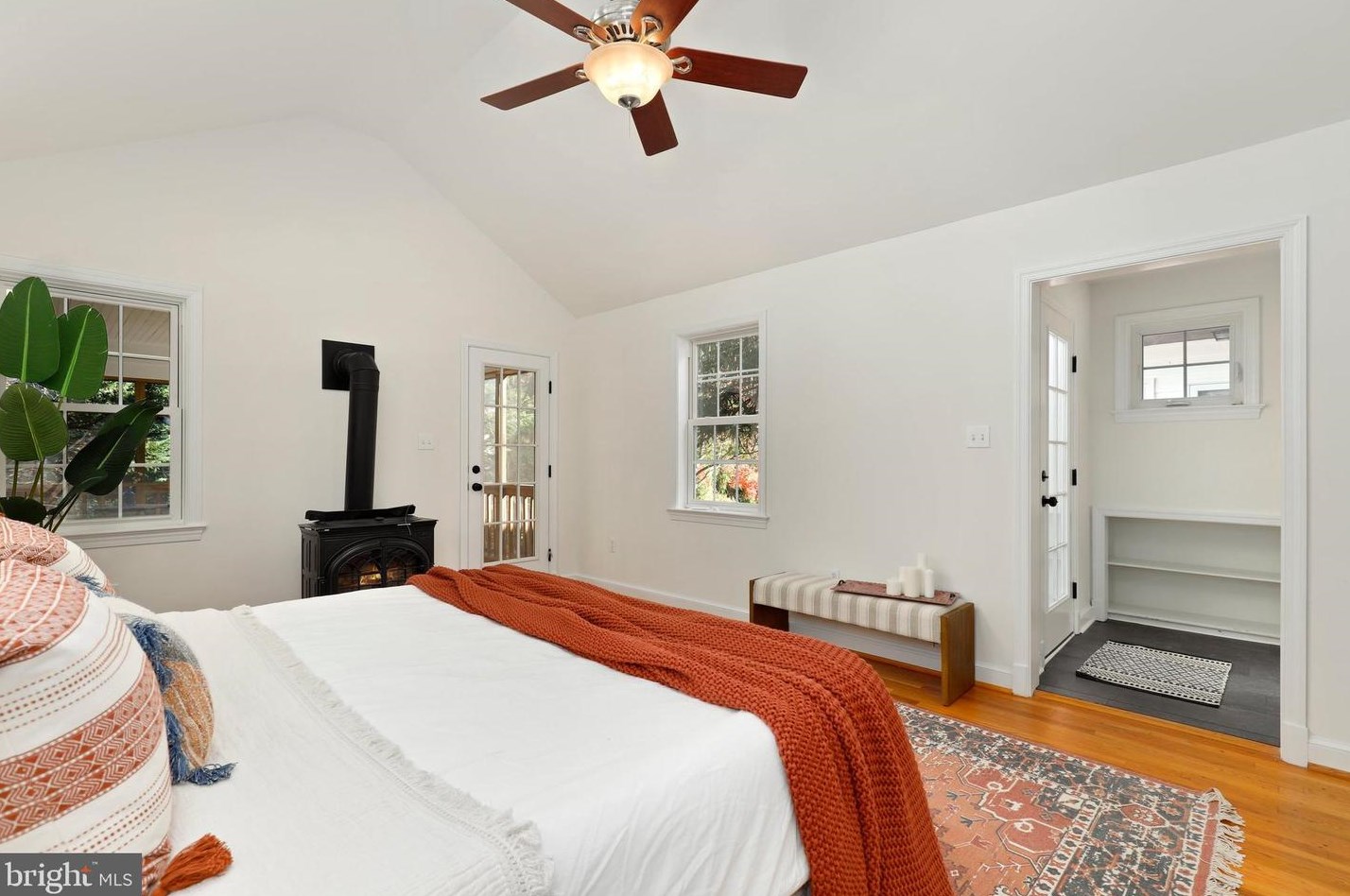 5909 Wilson Ln, Bethesda MD  20817-3854 exterior