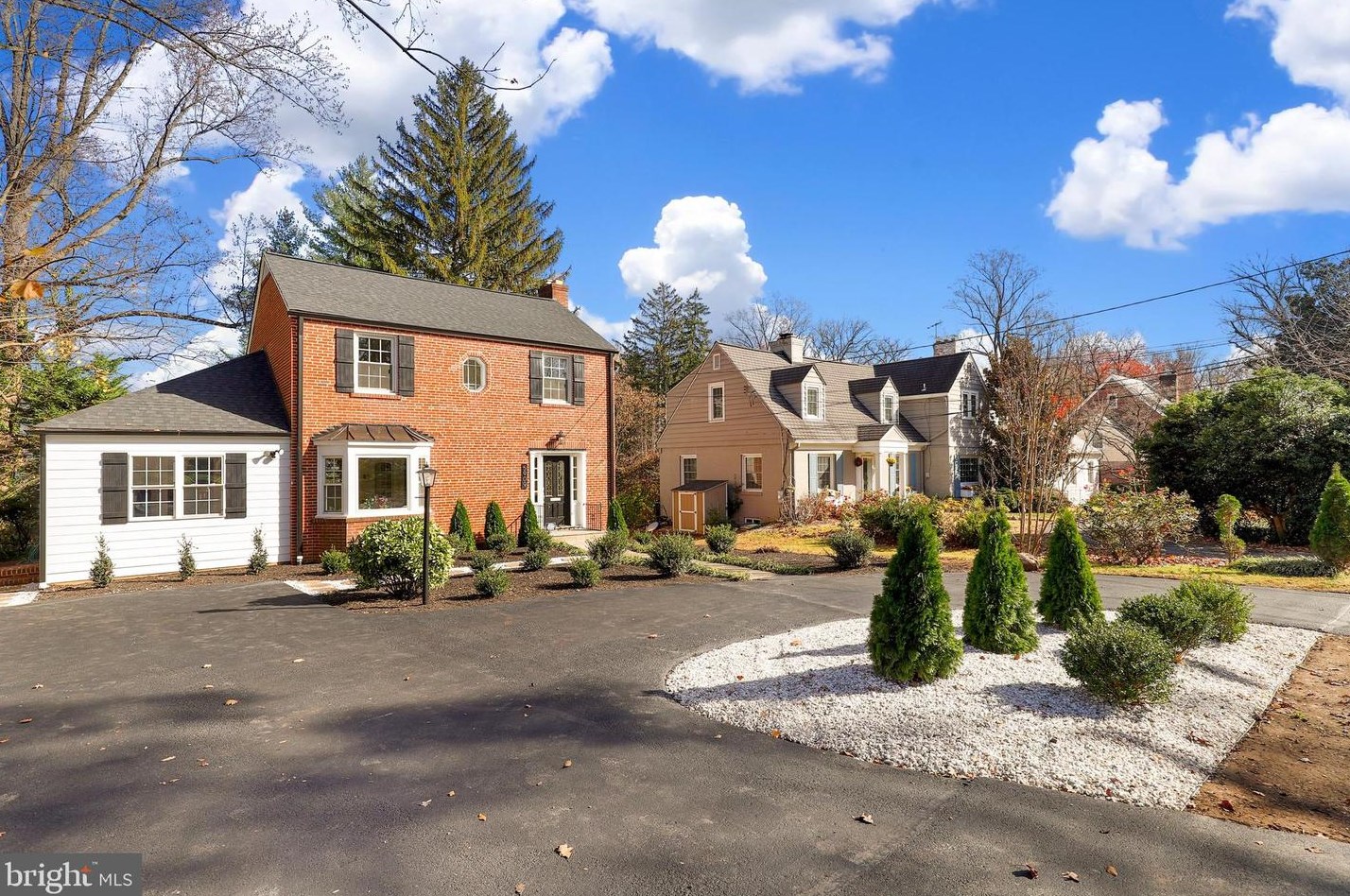 5909 Wilson Ln, Bethesda MD  20817-3854 exterior