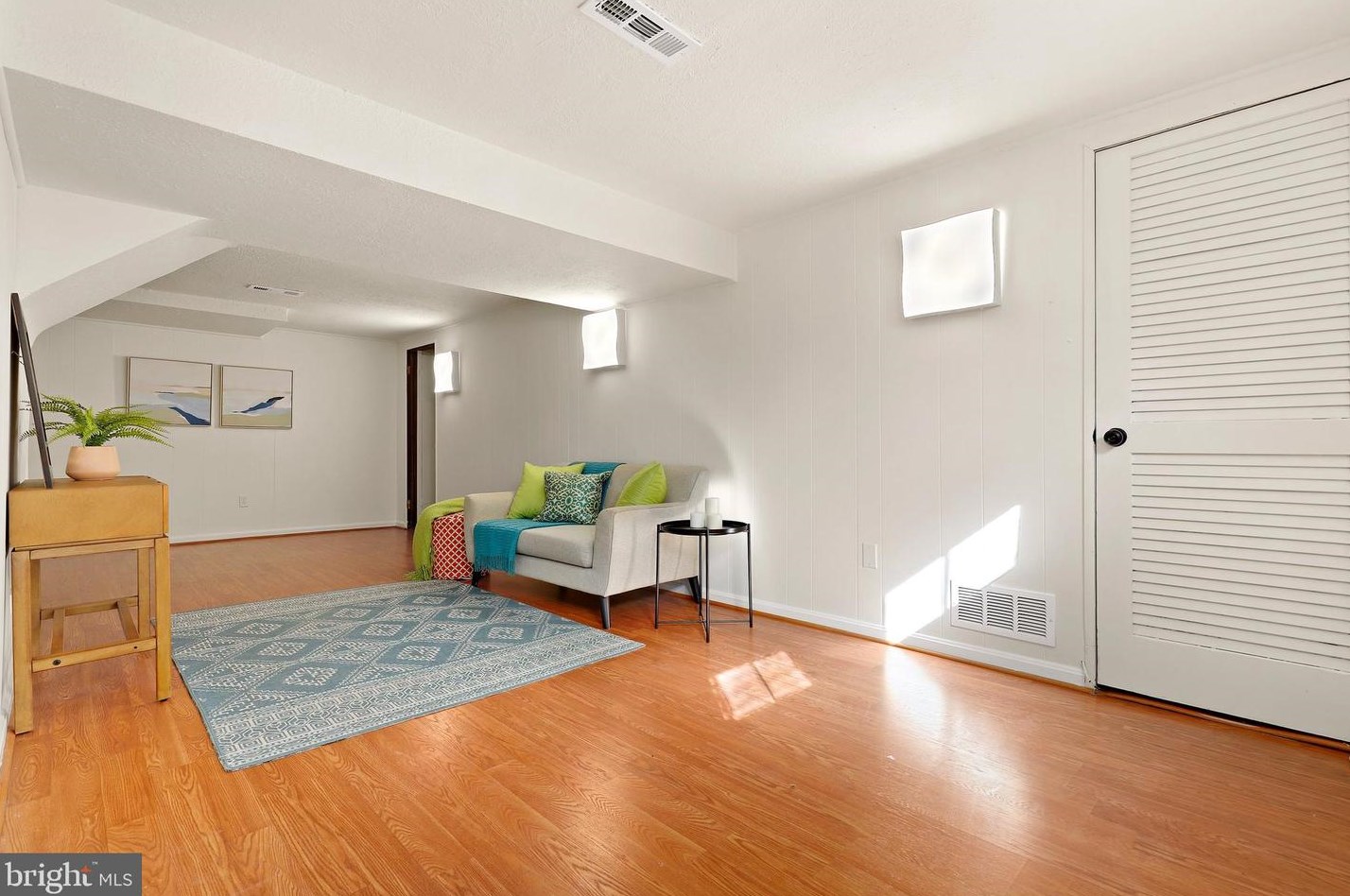 5909 Wilson Ln, Bethesda MD  20817-3854 exterior