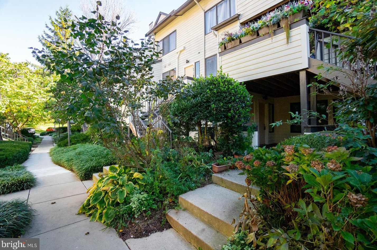 10022 Hellingly Pl, Gaithersburg MD  20886-0584 exterior