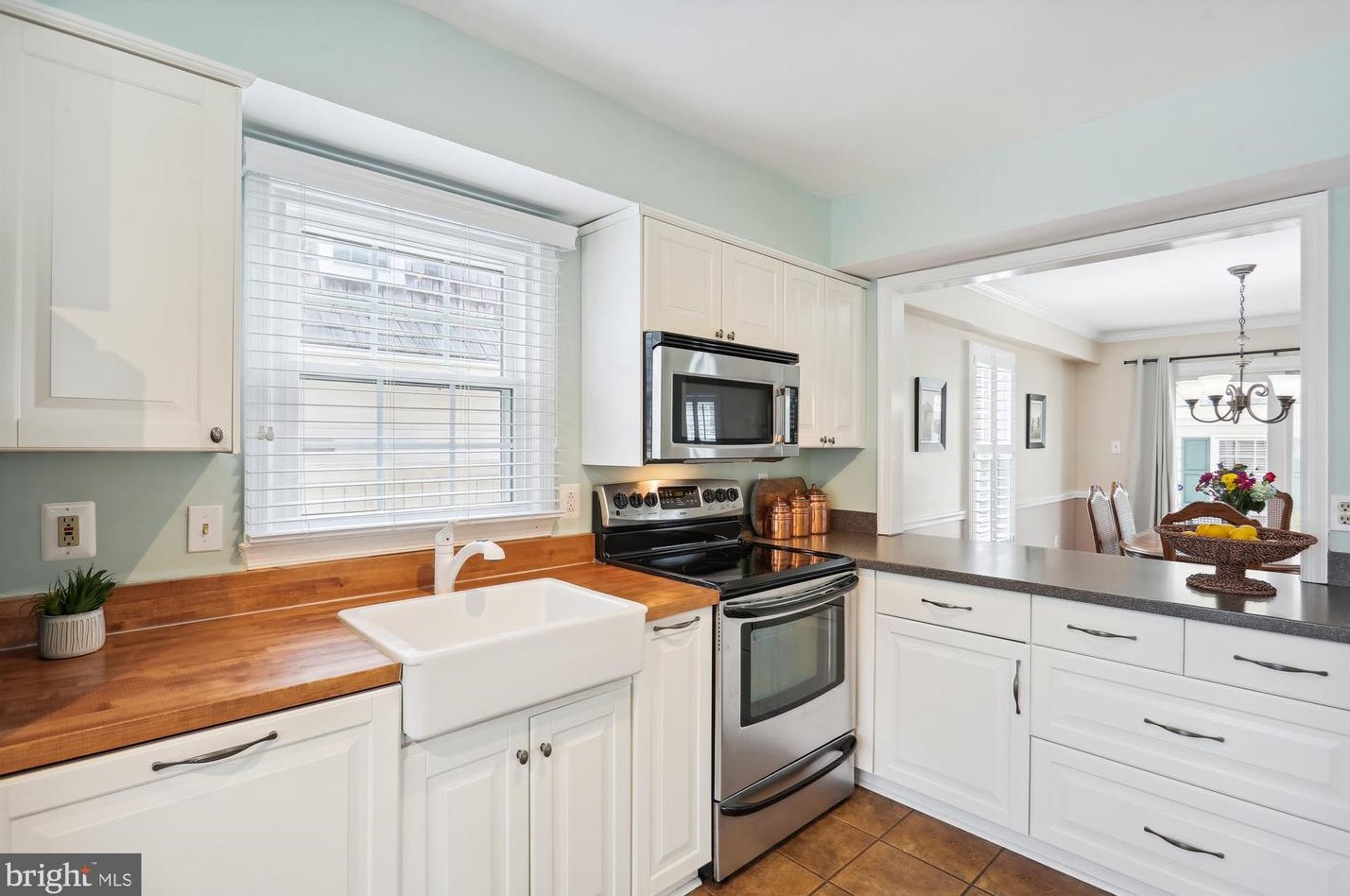 2 Linden Hall Ct, Gaithersburg MD  20877-3453 exterior