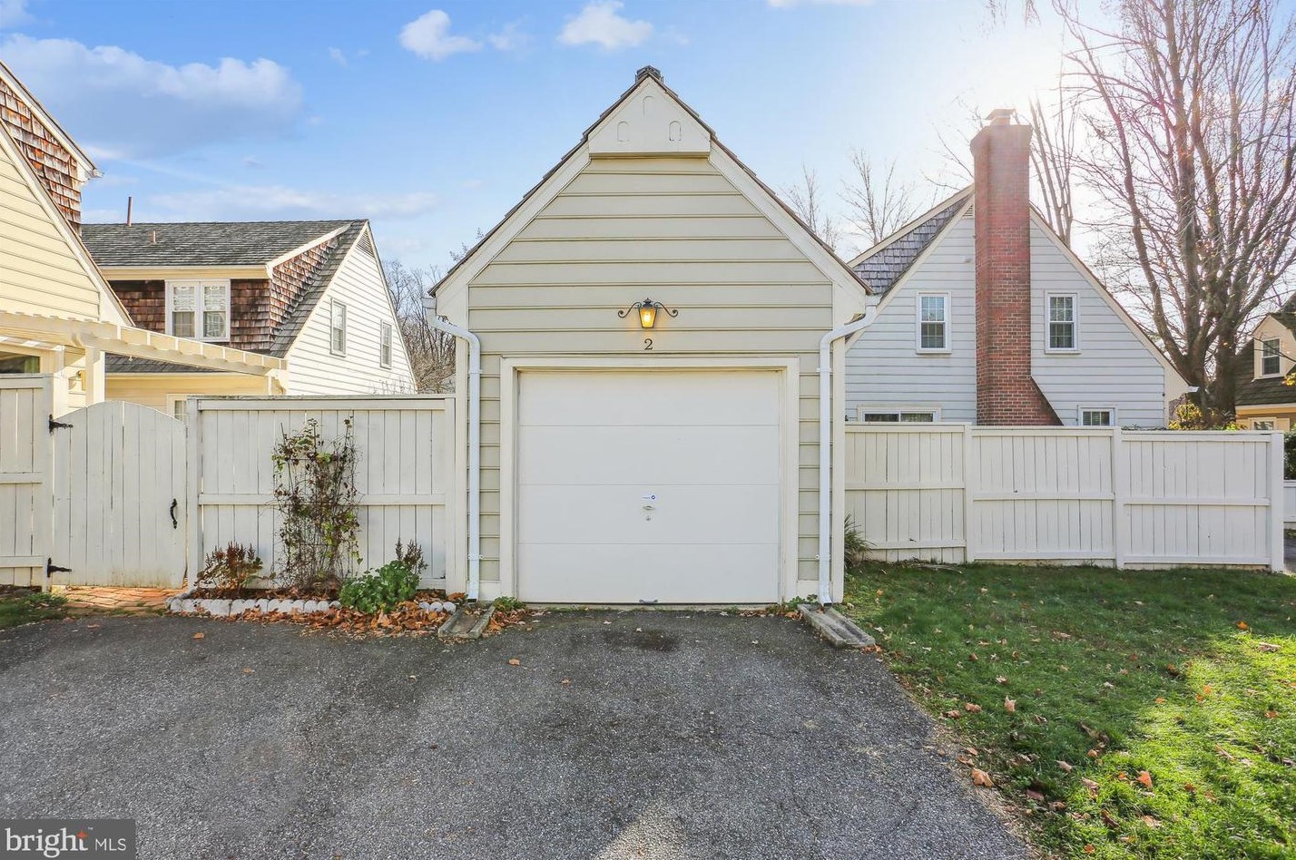 2 Linden Hall Ct, Gaithersburg MD  20877-3453 exterior