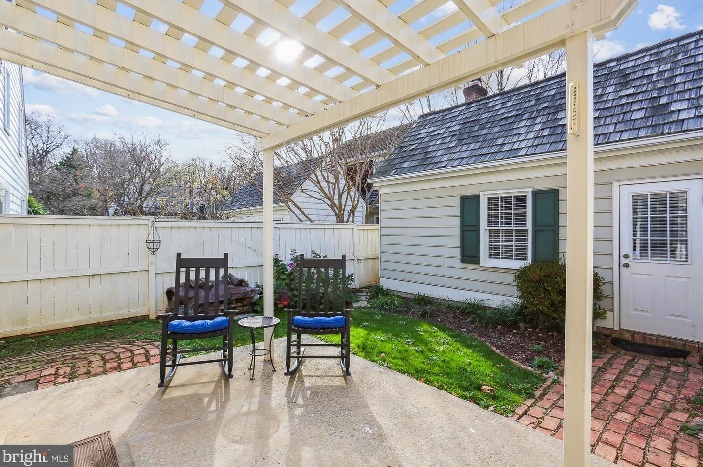 2 Linden Hall Ct, Gaithersburg MD  20877-3453 exterior