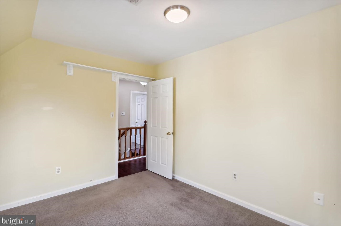 2 Linden Hall Ct, Gaithersburg MD  20877-3453 exterior