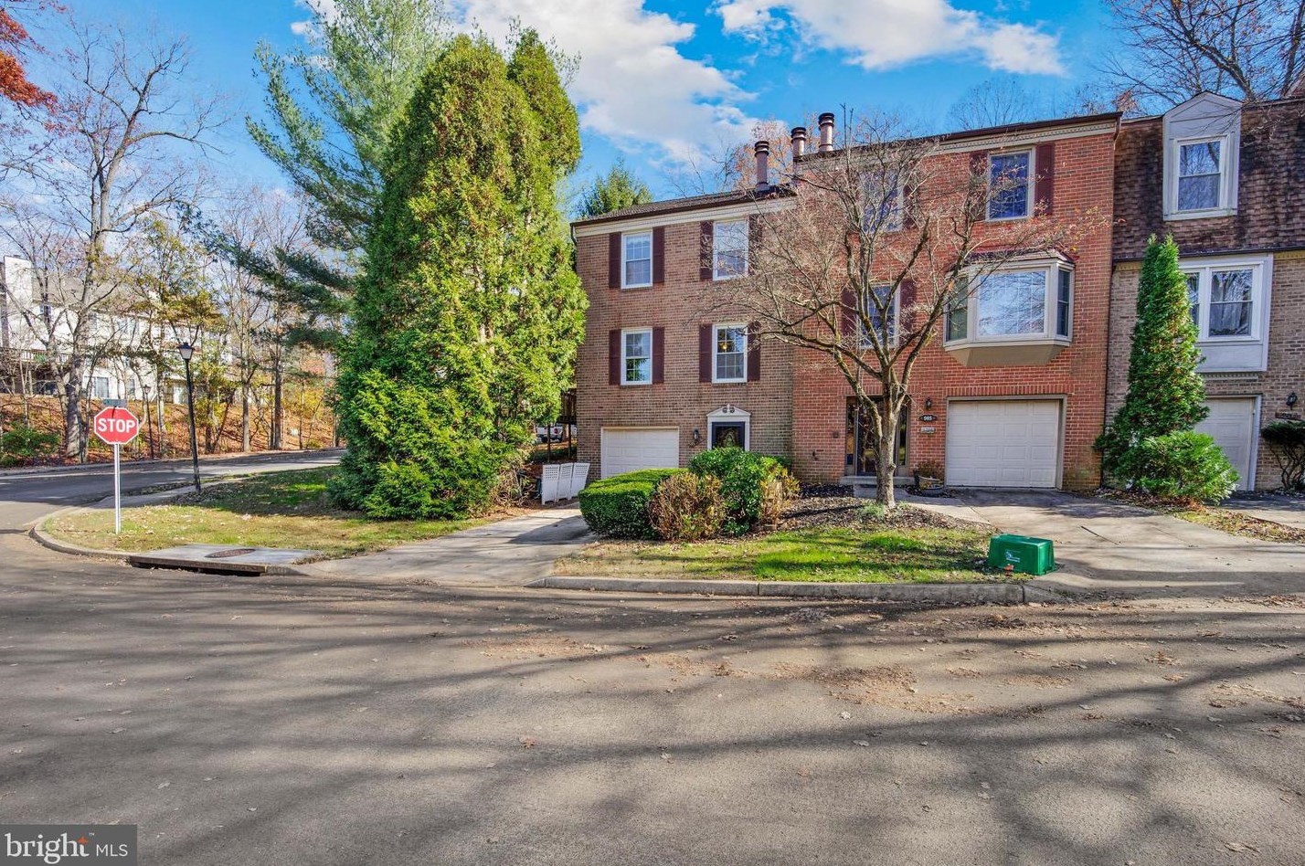 903 Wild Forest Dr, Gaithersburg, MD 20879-3209