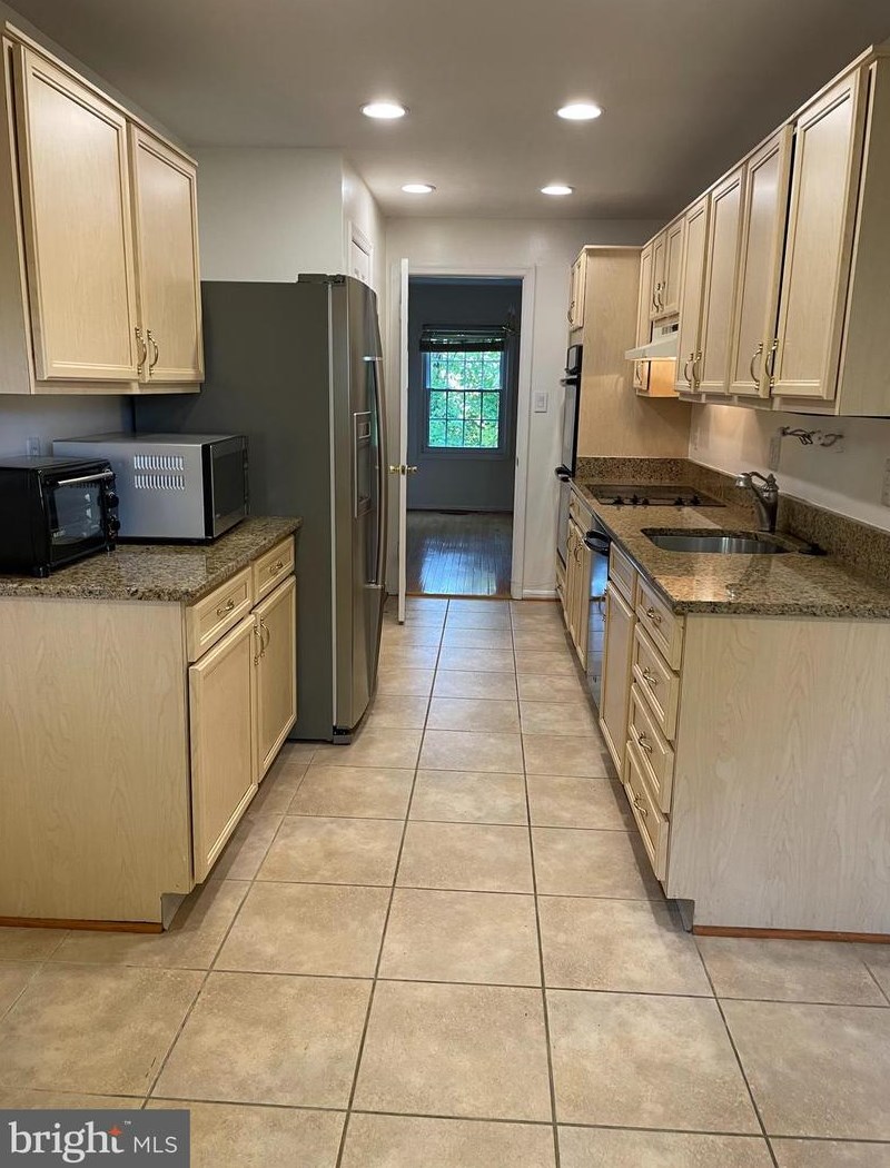 7352 Westlake Ter #118, Bethesda, MD