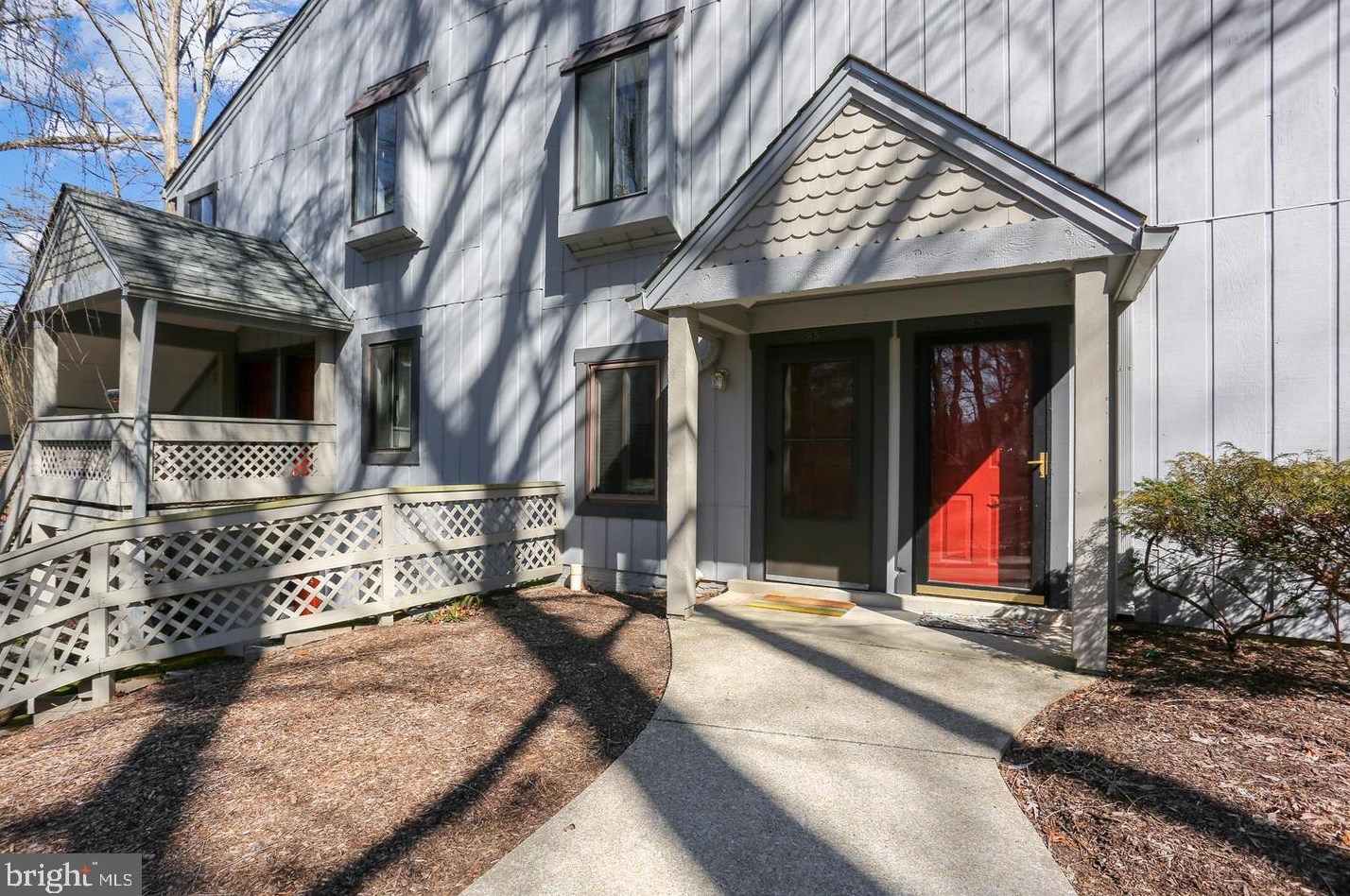 952 Windbrooke Dr #952, Gaithersburg, MD 20879