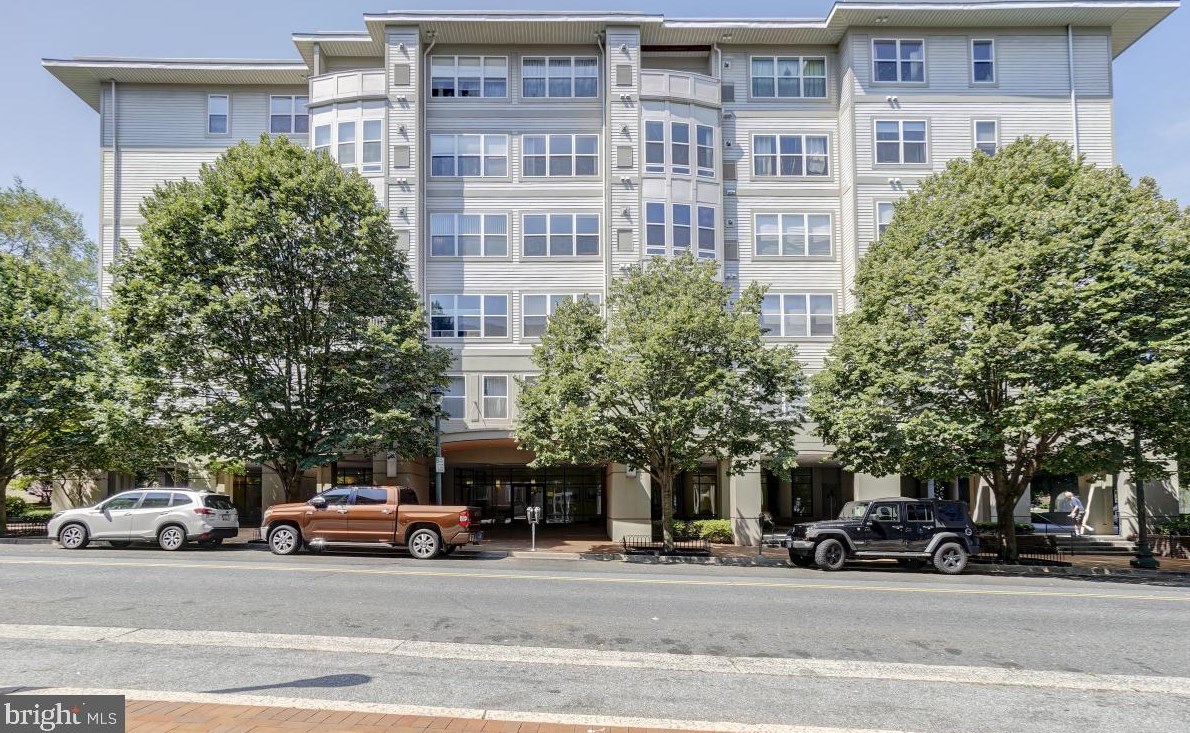 8045 Newell St Apt 309, Silver Spring, MD 20910