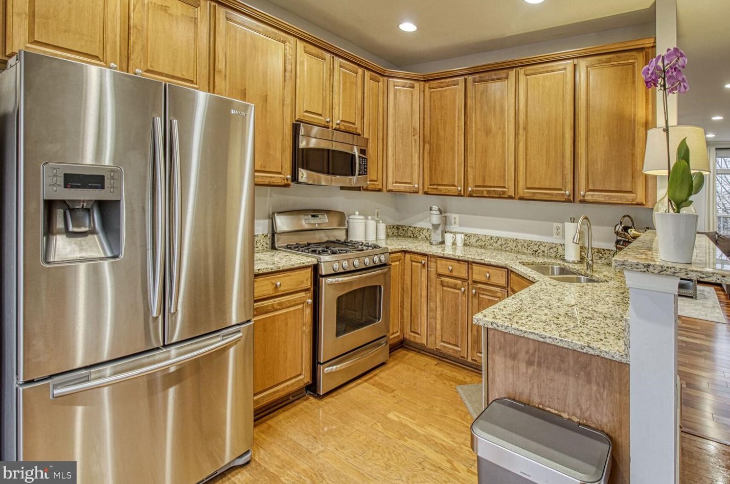 717 Main St, Gaithersburg MD 20878-5516 exterior