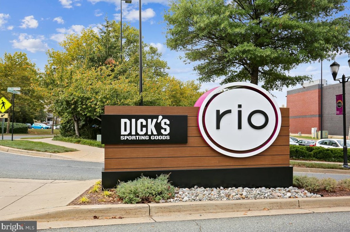19500 Kildonan Dr, Gaithersburg MD  20879-4754 exterior