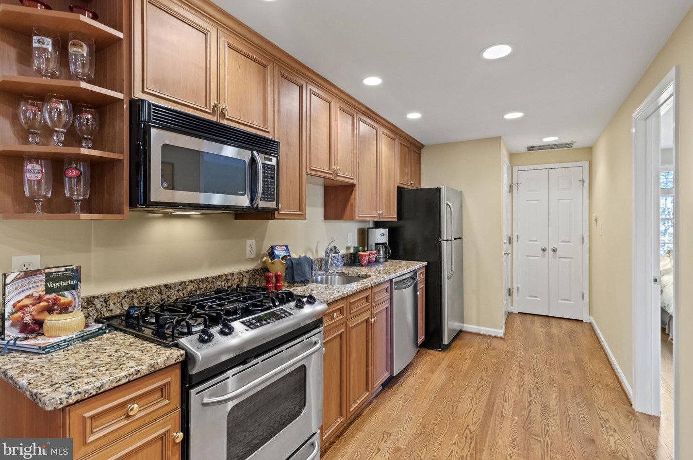 13529 Scottish Autumn Ct, Gaithersburg MD  20878-3991 exterior