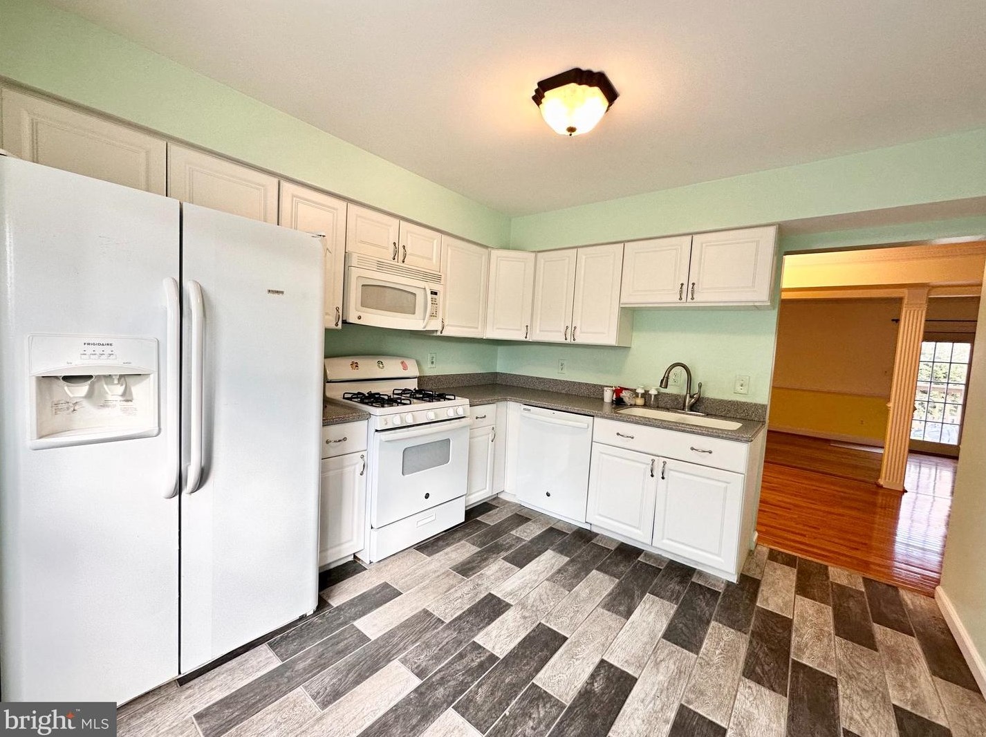 64 Napa Valley Rd, Gaithersburg MD  20878-4111 exterior