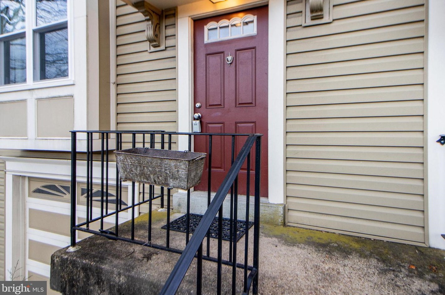 2830 Schoolhouse Cir, Silver Spring, MD 20902