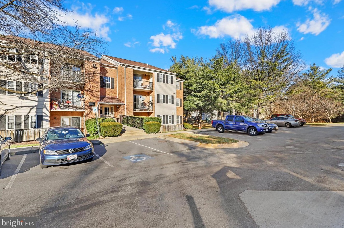 18336 Streamside Dr, Gaithersburg, MD 20879-5235