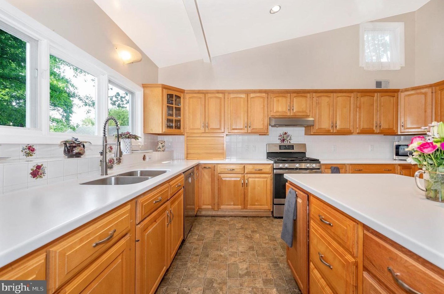 11 Brookes Ave, Gaithersburg MD  20877-2701 exterior