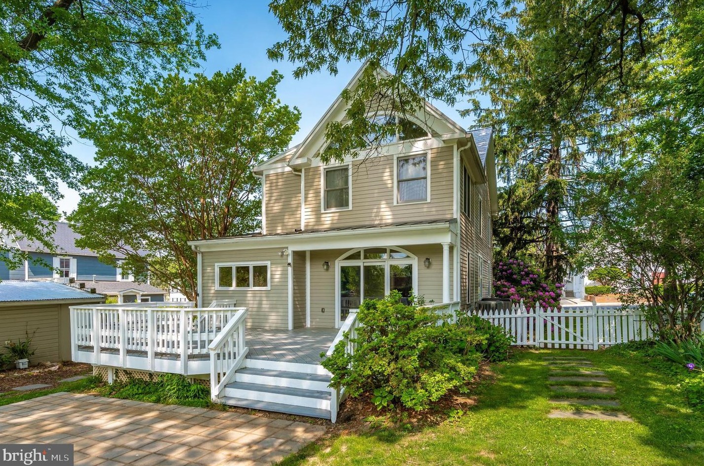 11 Brookes Ave, Gaithersburg MD  20877-2701 exterior