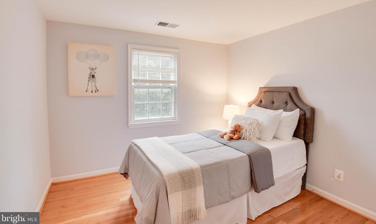 19029 Threshing Pl, Gaithersburg MD  20886-3143 exterior