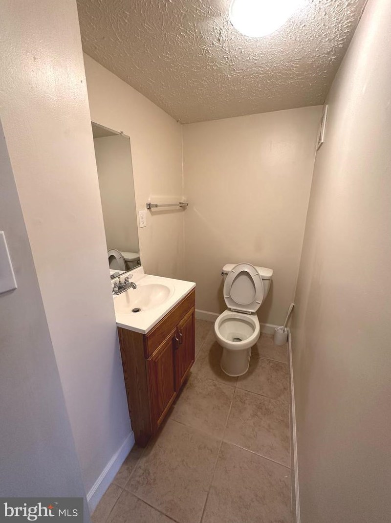 19311 Midridge Rd, Germantown MD  20876-2737 exterior