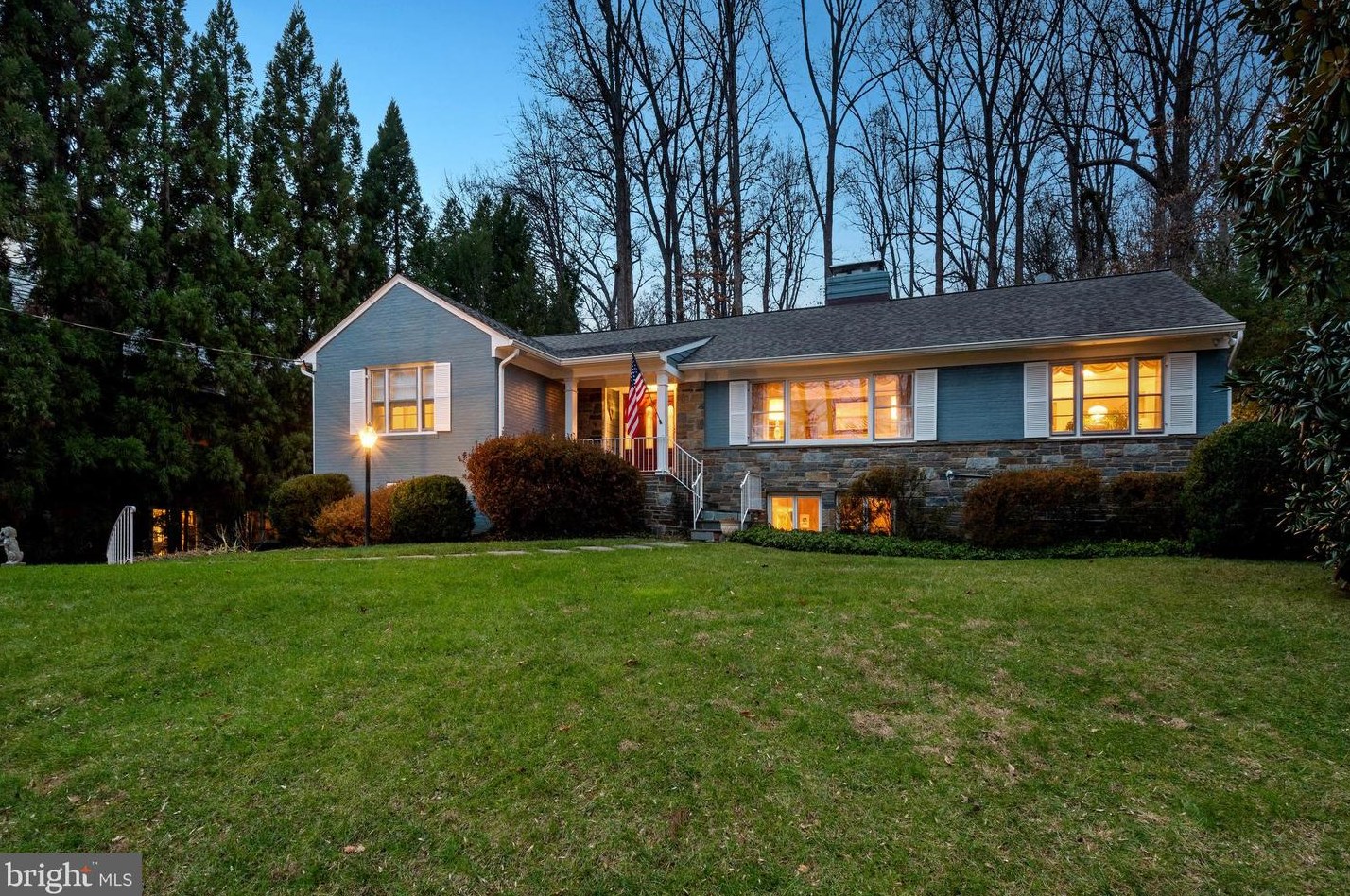 6905 Hillmead Rd, Bethesda, MD 20817-3028