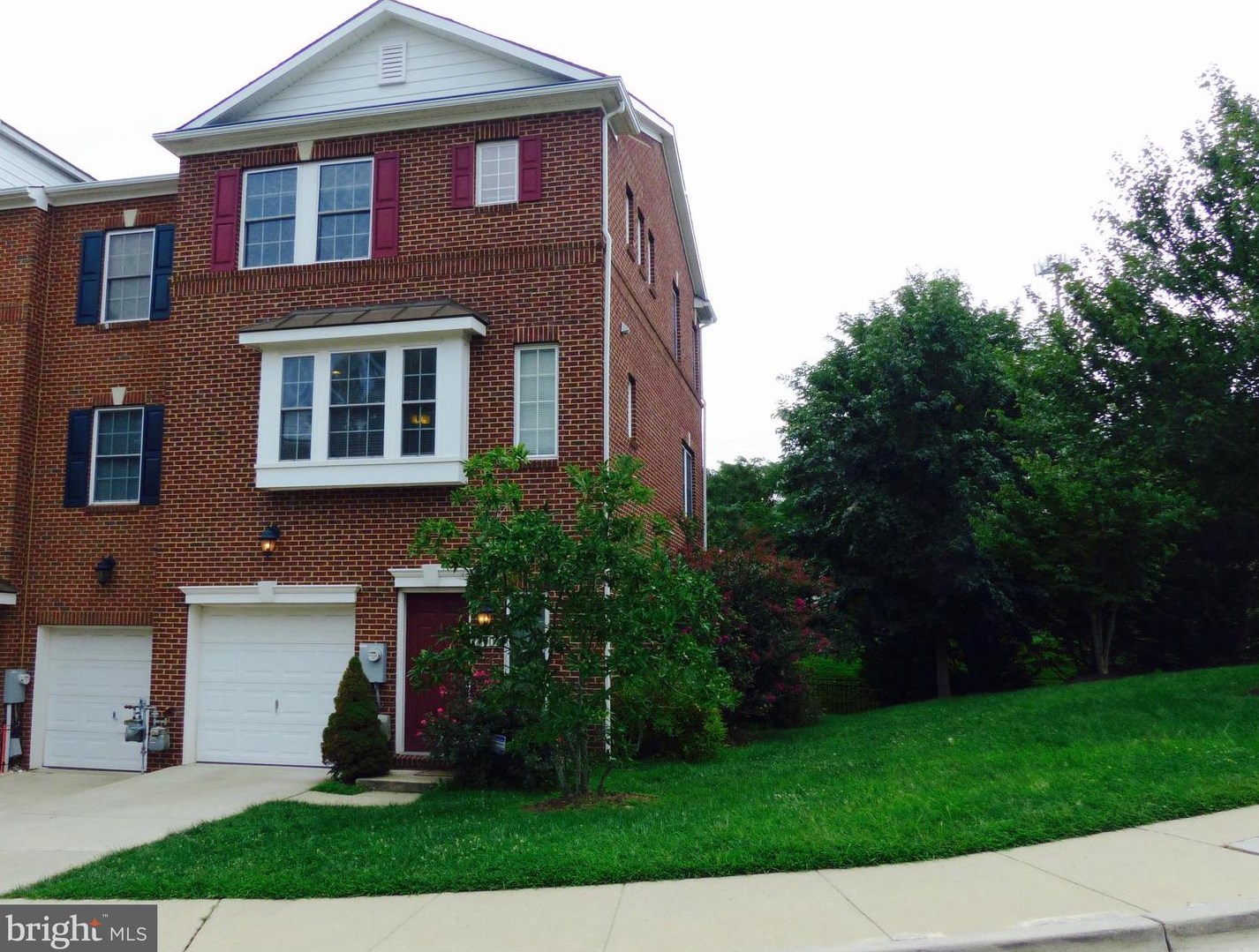18701 Falling River Dr, Gaithersburg, MD 20879
