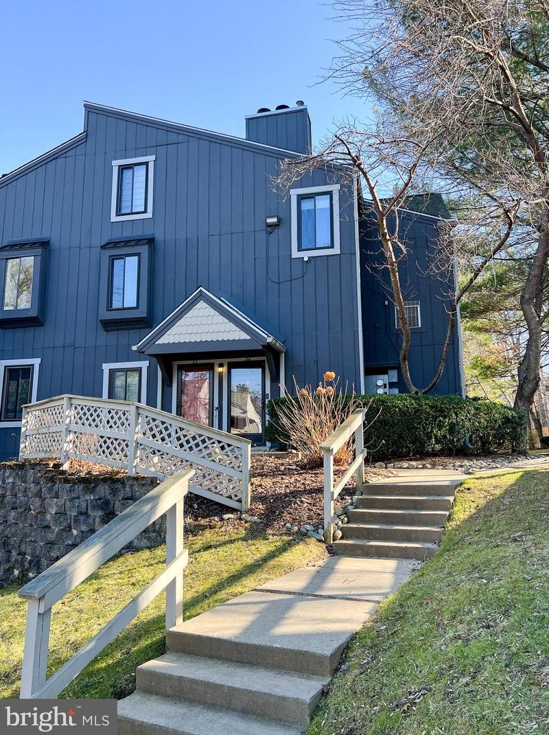 82 Windbrooke Cir, Gaithersburg, MD 20879-3237