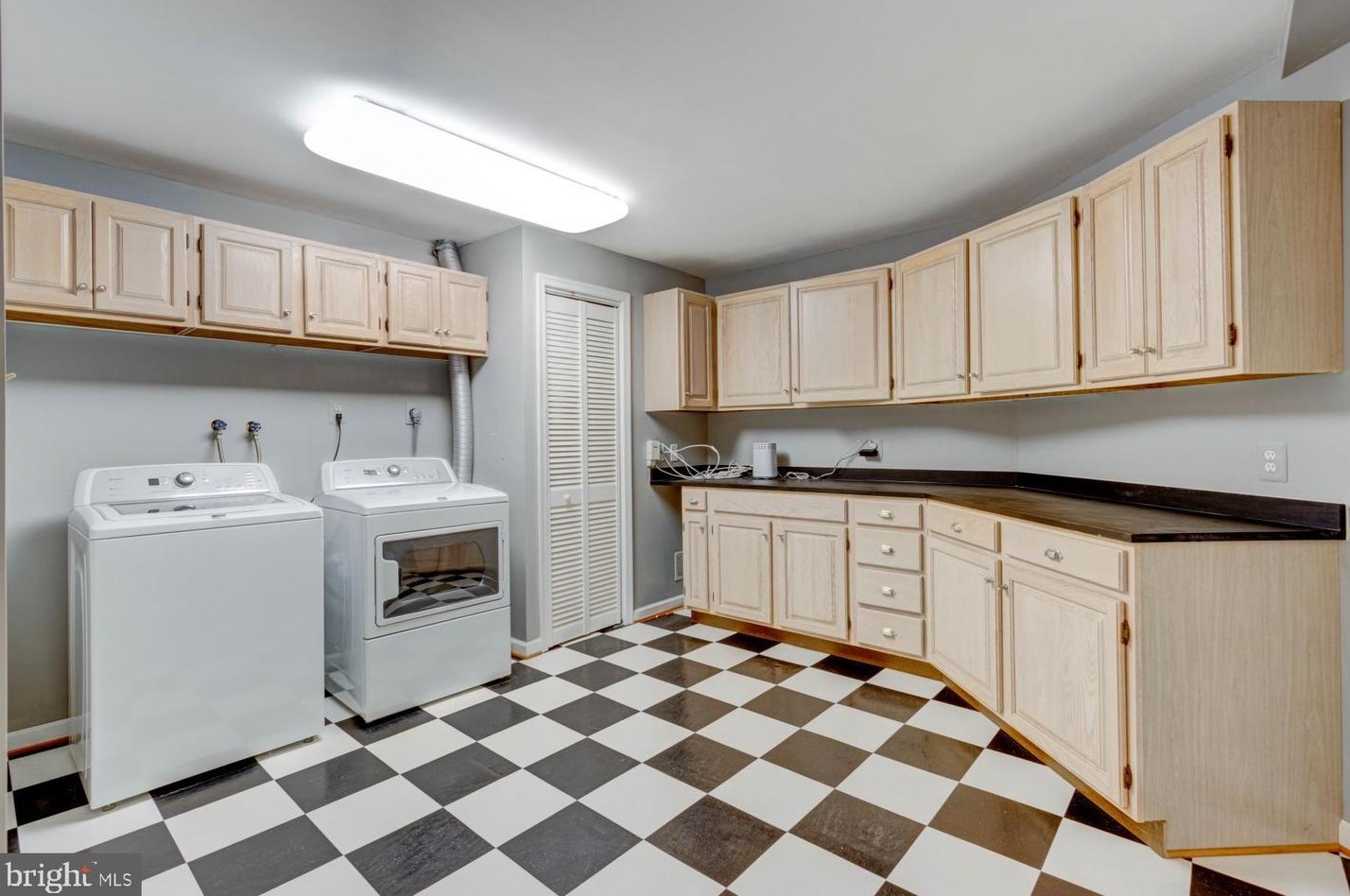 5 Marketree Ct, Gaithersburg MD  20886-4957 exterior