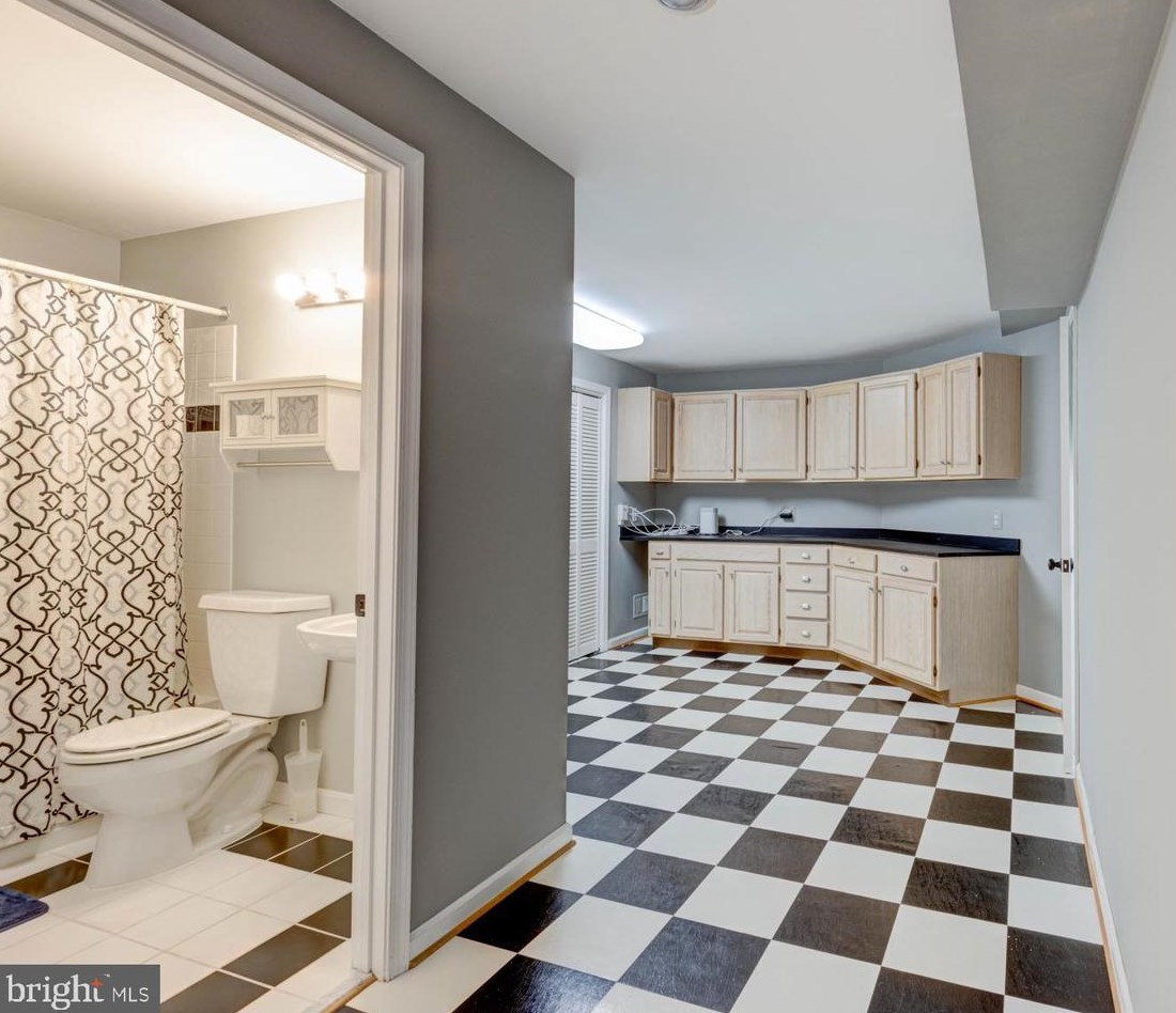 5 Marketree Ct, Gaithersburg MD  20886-4957 exterior