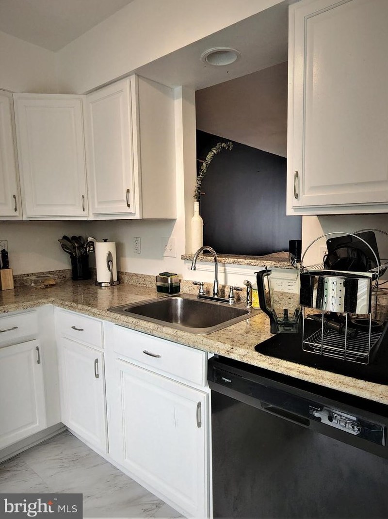 9538 Melrose Square Way, Gaithersburg MD  20882-2718 exterior