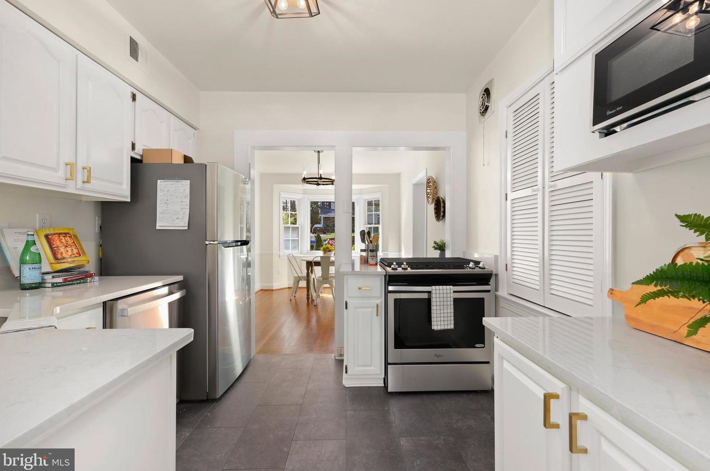 5909 Wilson Ln, Bethesda MD  20817-3854 exterior