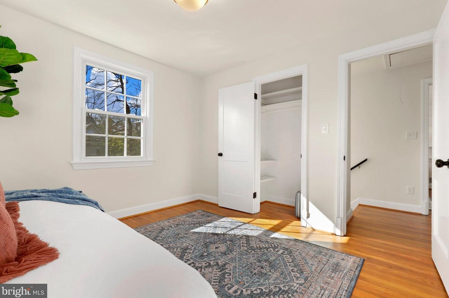 5909 Wilson Ln, Bethesda MD  20817-3854 exterior