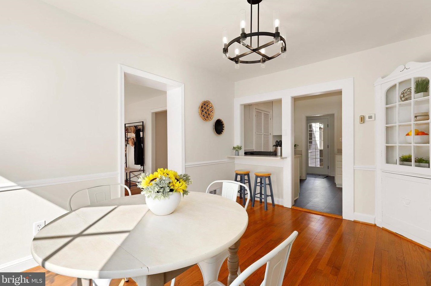 5909 Wilson Ln, Bethesda MD  20817-3854 exterior