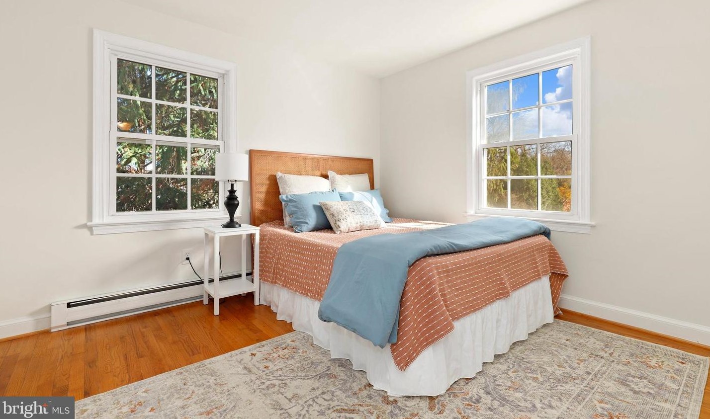 5909 Wilson Ln, Bethesda MD  20817-3854 exterior
