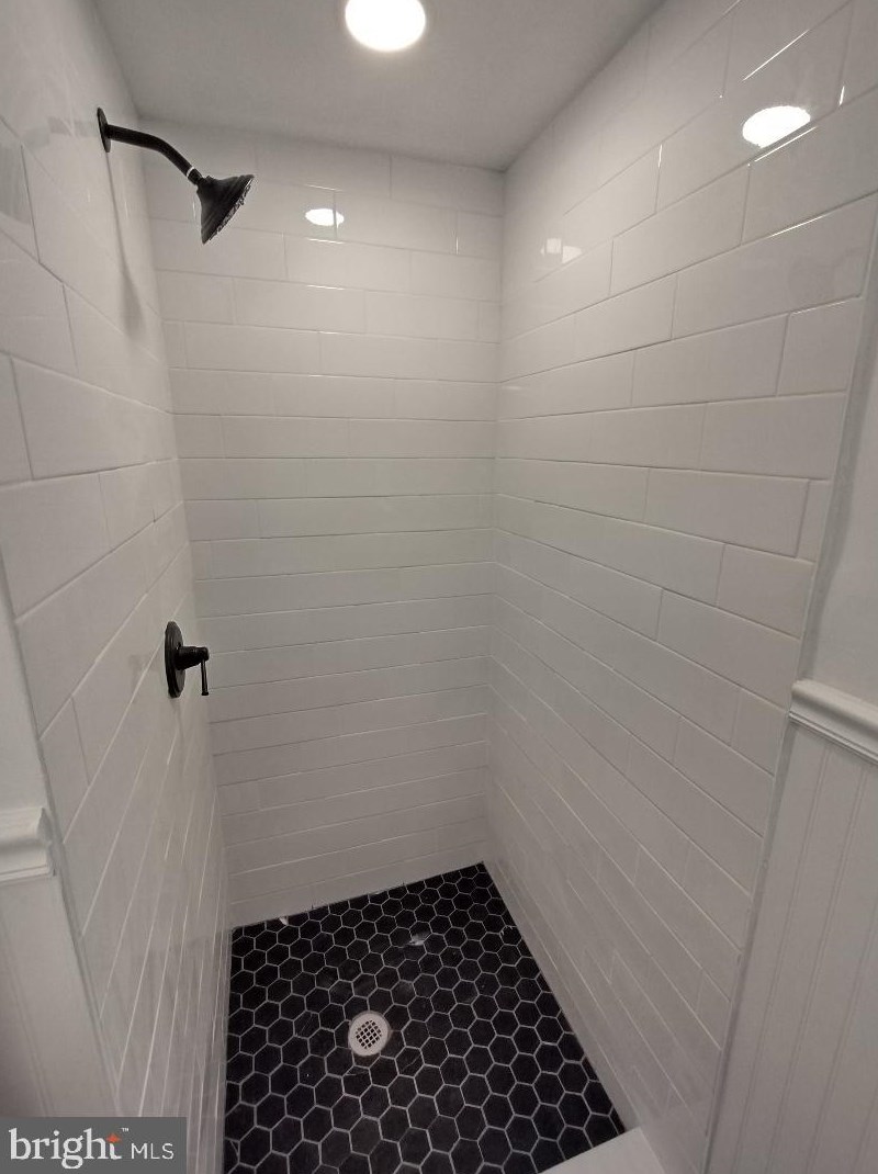 5909 Wilson Ln, Bethesda MD  20817-3854 exterior