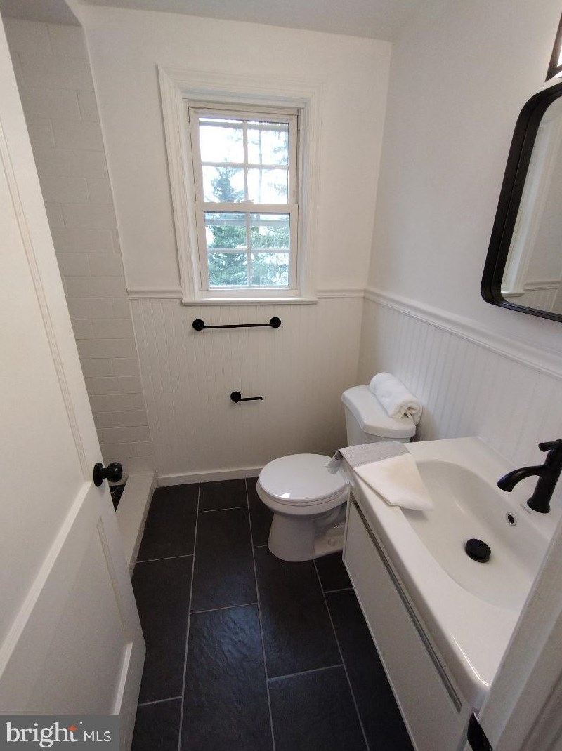 5909 Wilson Ln, Bethesda MD  20817-3854 exterior