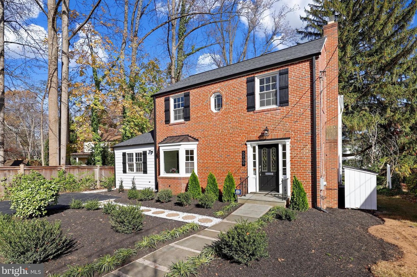 5909 Wilson Ln, Bethesda MD  20817-3854 exterior