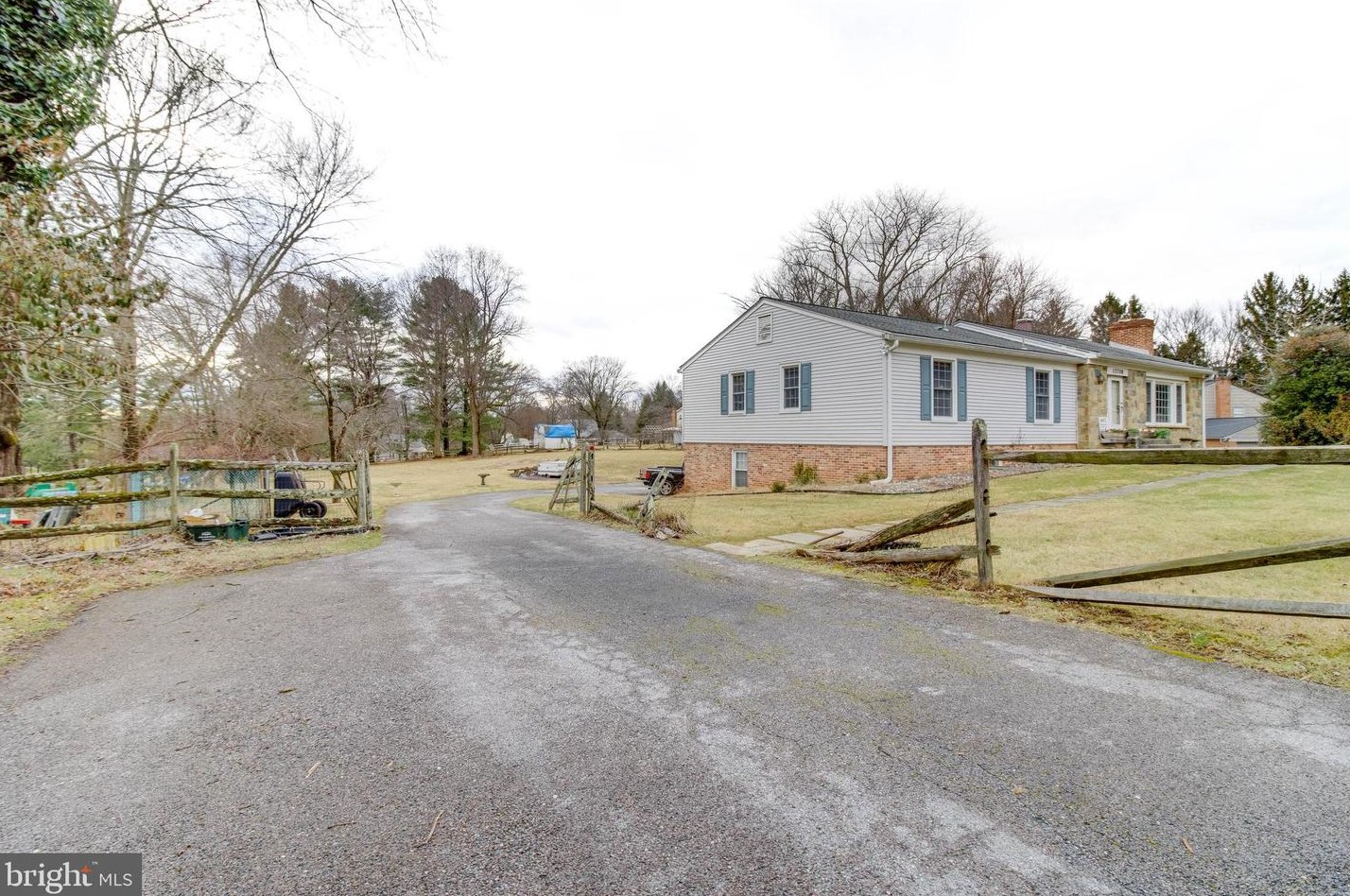 15708 Jones Ln, Gaithersburg, MD 20878-3563