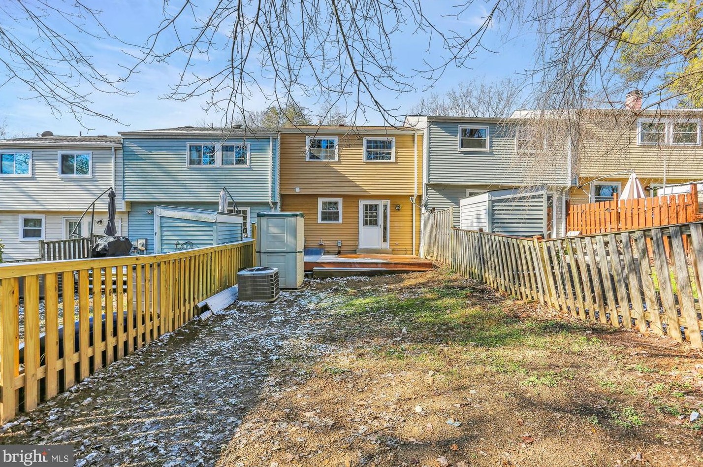 10109 Watkins Mill Pl, Gaithersburg MD  20886-1044 exterior