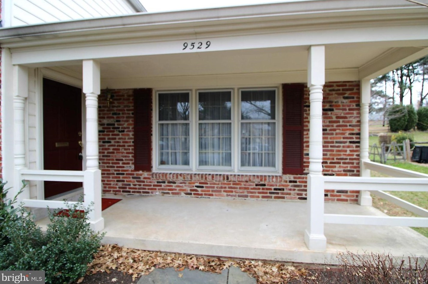 9529 Whetstone Dr, Gaithersburg, MD 20886-3109