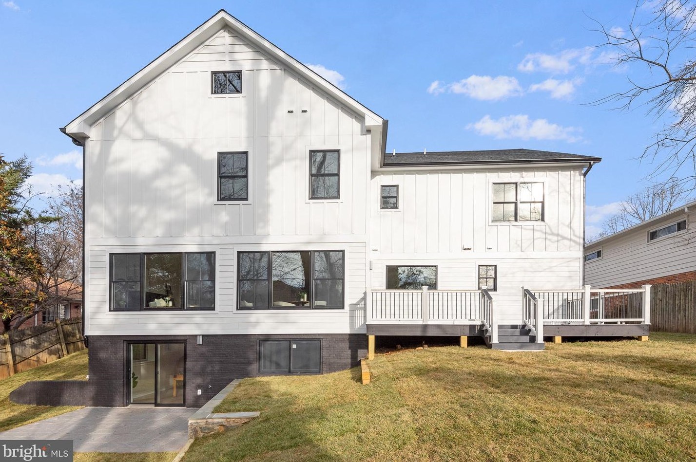 7704 Holiday Ter, Bethesda MD  20817-6616 exterior