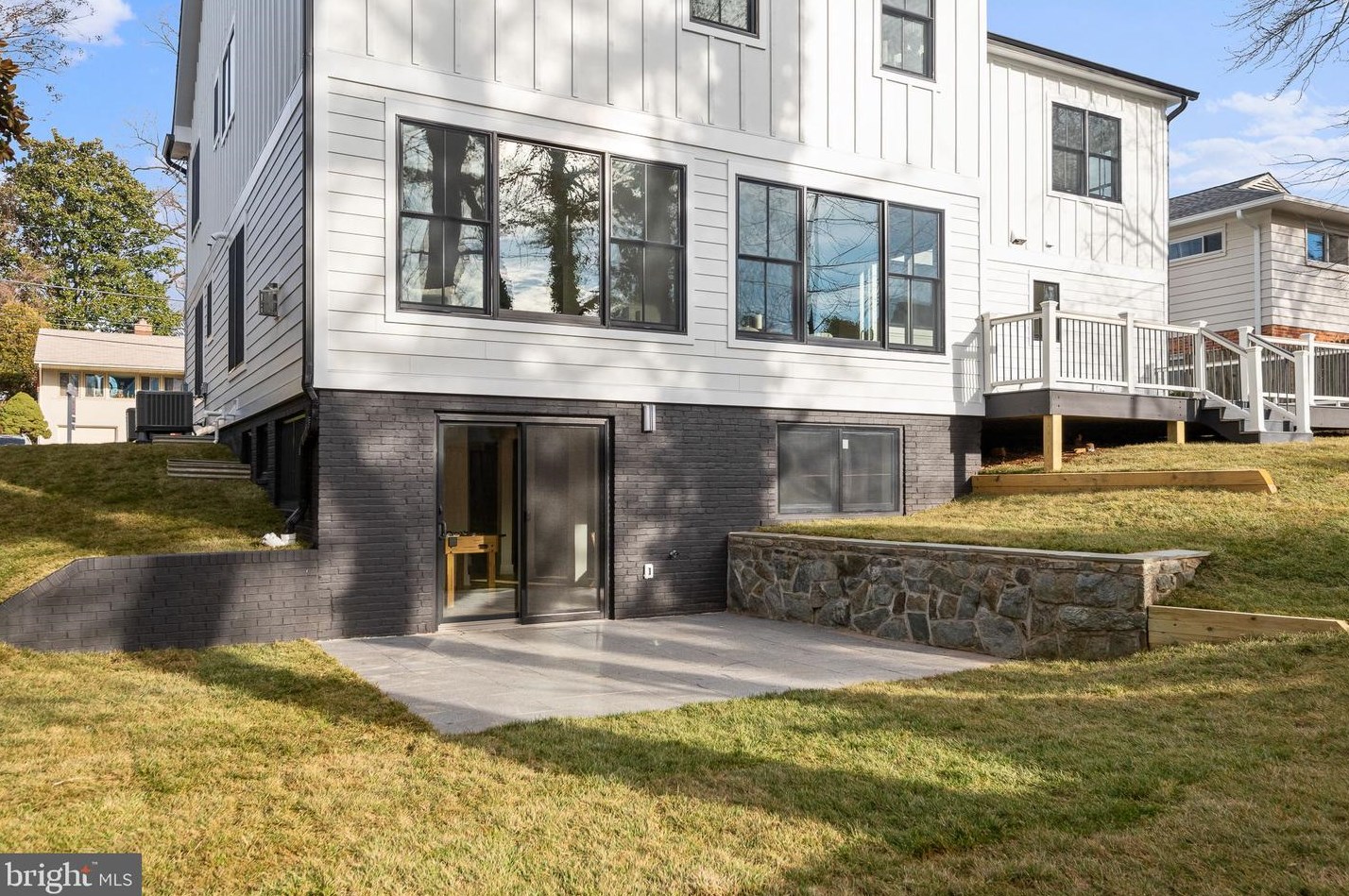 7704 Holiday Ter, Bethesda MD  20817-6616 exterior