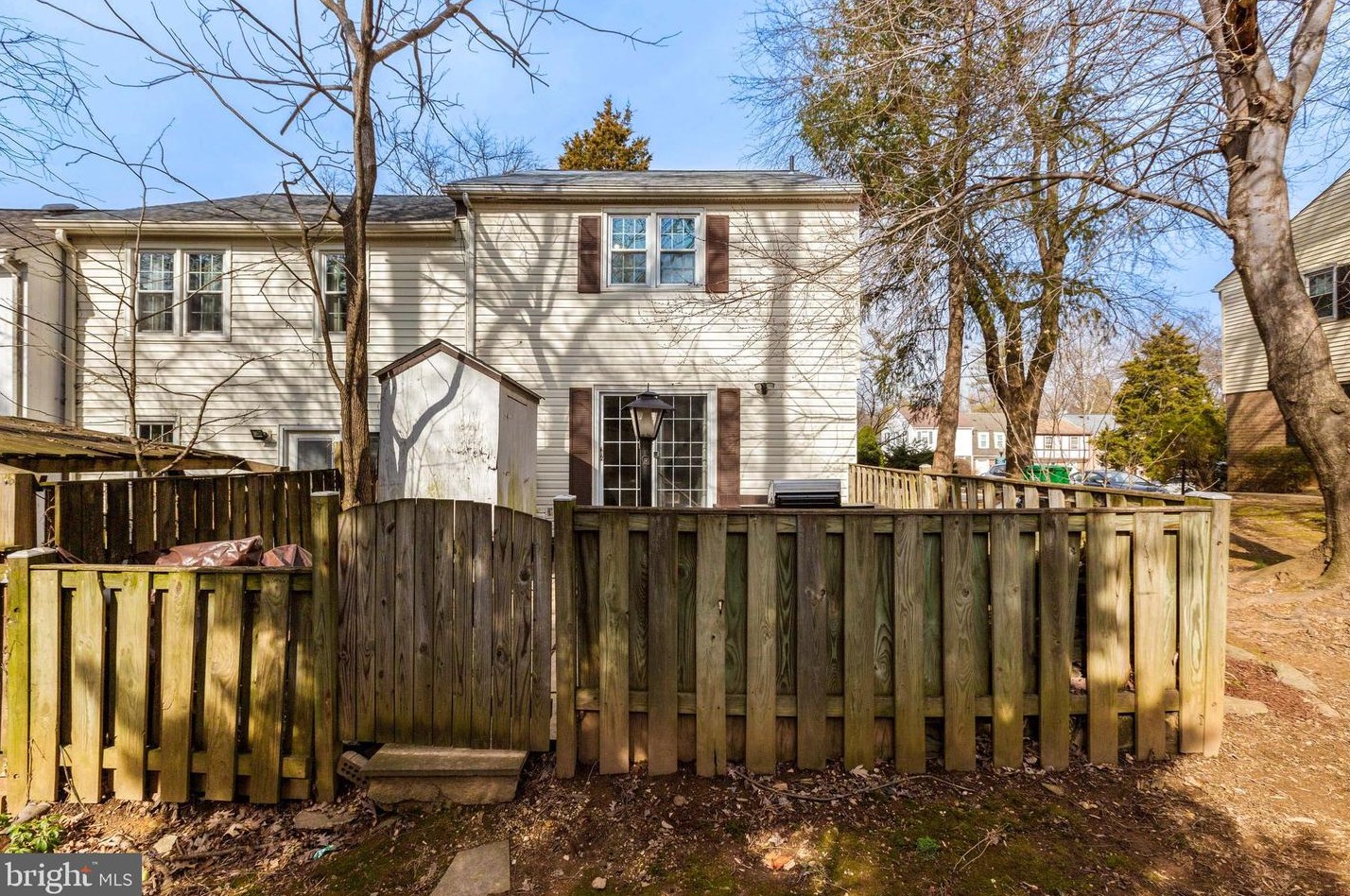 40 Hibiscus Ct, Gaithersburg MD  20878-2824 exterior