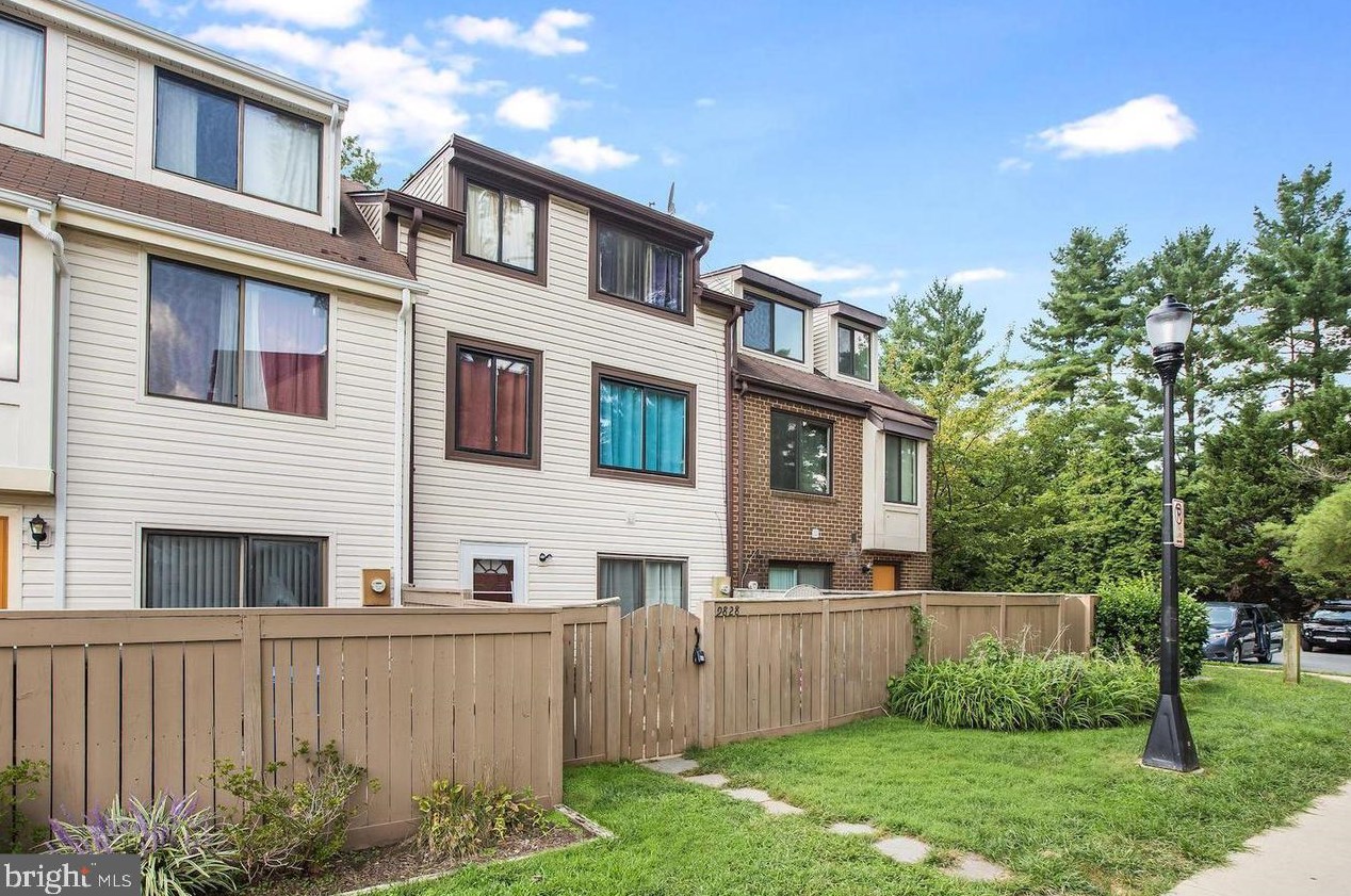9828 Brookridge Ct, Gaithersburg MD  20886-1110 exterior