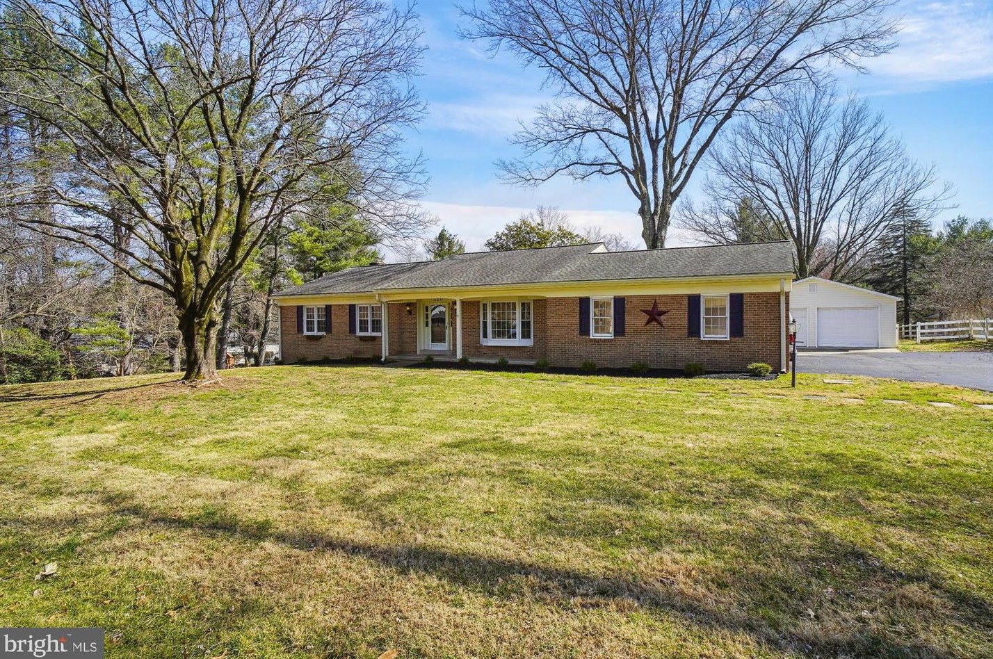 320 Westlawn Dr, Ashton, MD 20861