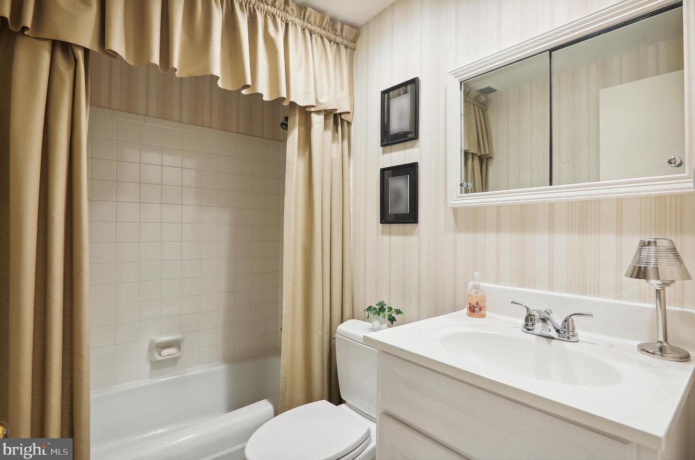 9536 Whetstone Dr, Gaithersburg MD  20886-3110 exterior