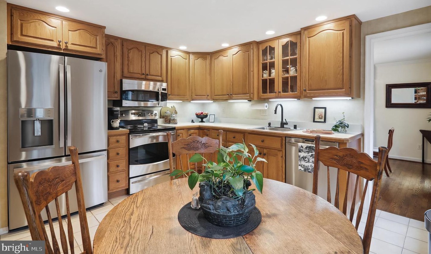 9536 Whetstone Dr, Gaithersburg MD  20886-3110 exterior