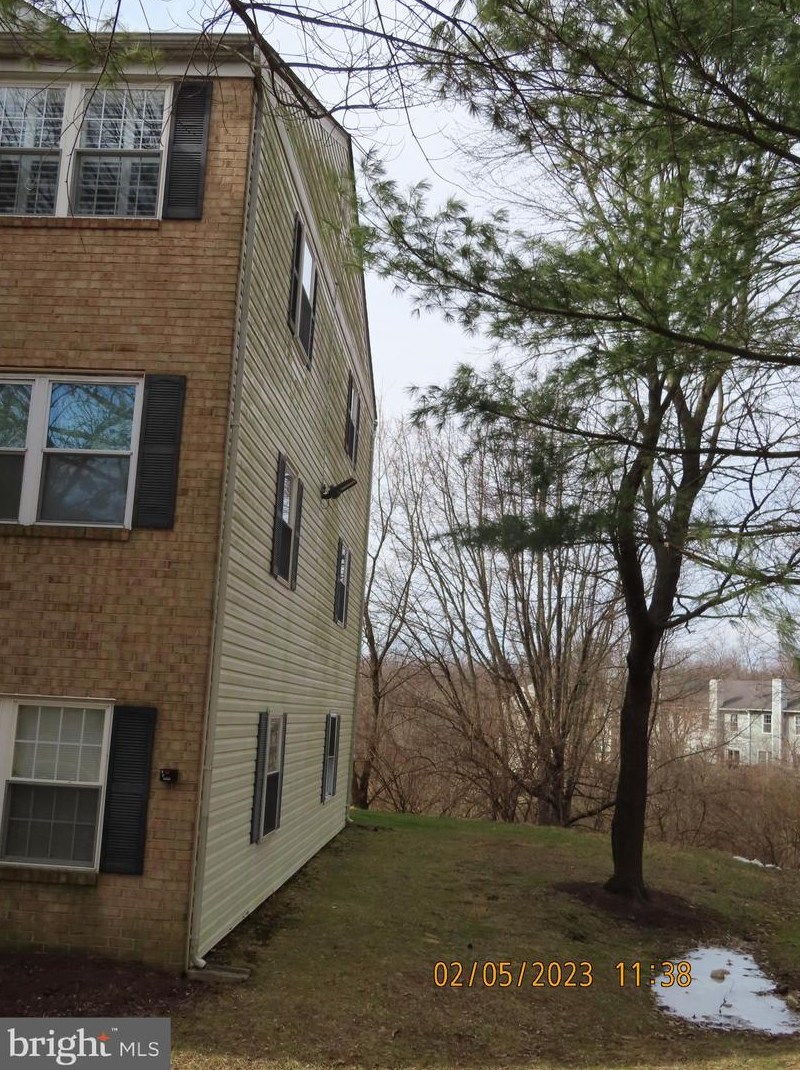 18302 Streamside Dr, Gaithersburg MD  20879-5213 exterior