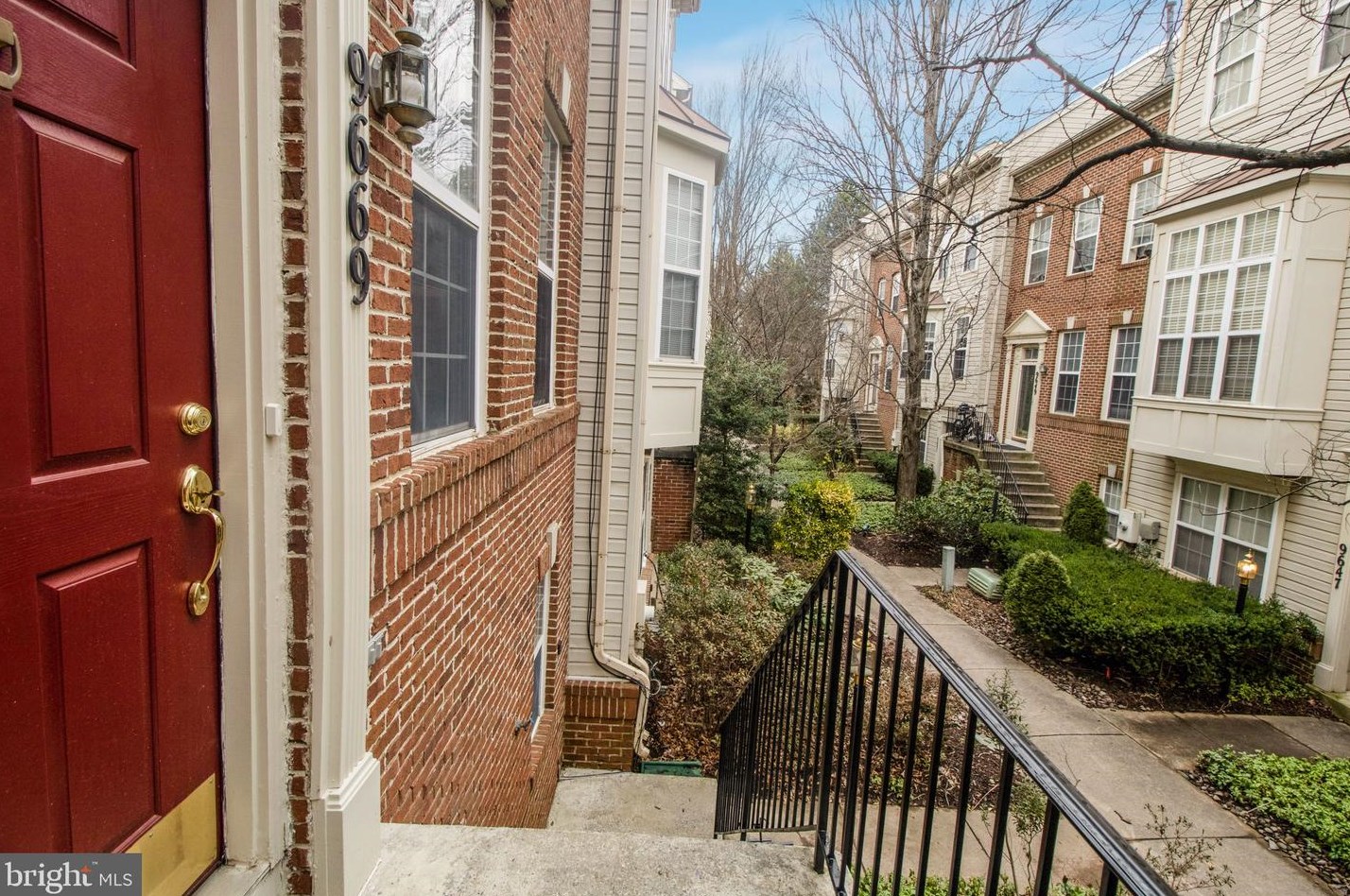 9669 Athens Pl, Gaithersburg MD  20878-5384 exterior