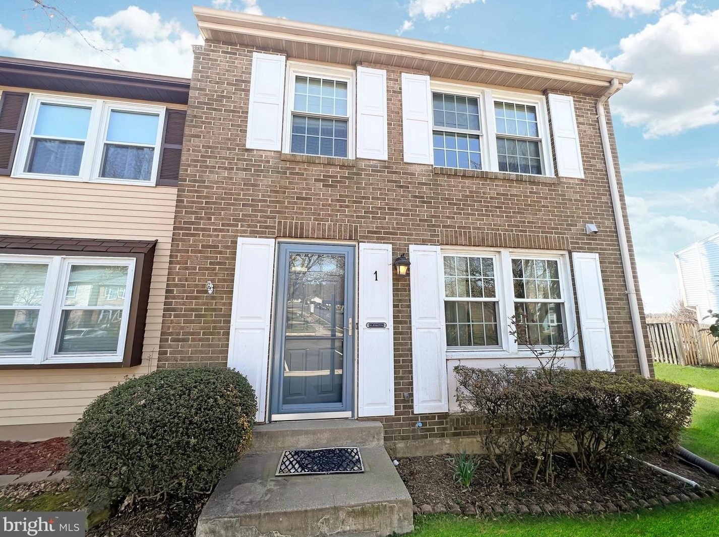 1 Mountain Laurel Ct, Gaithersburg, MD 20879-1570