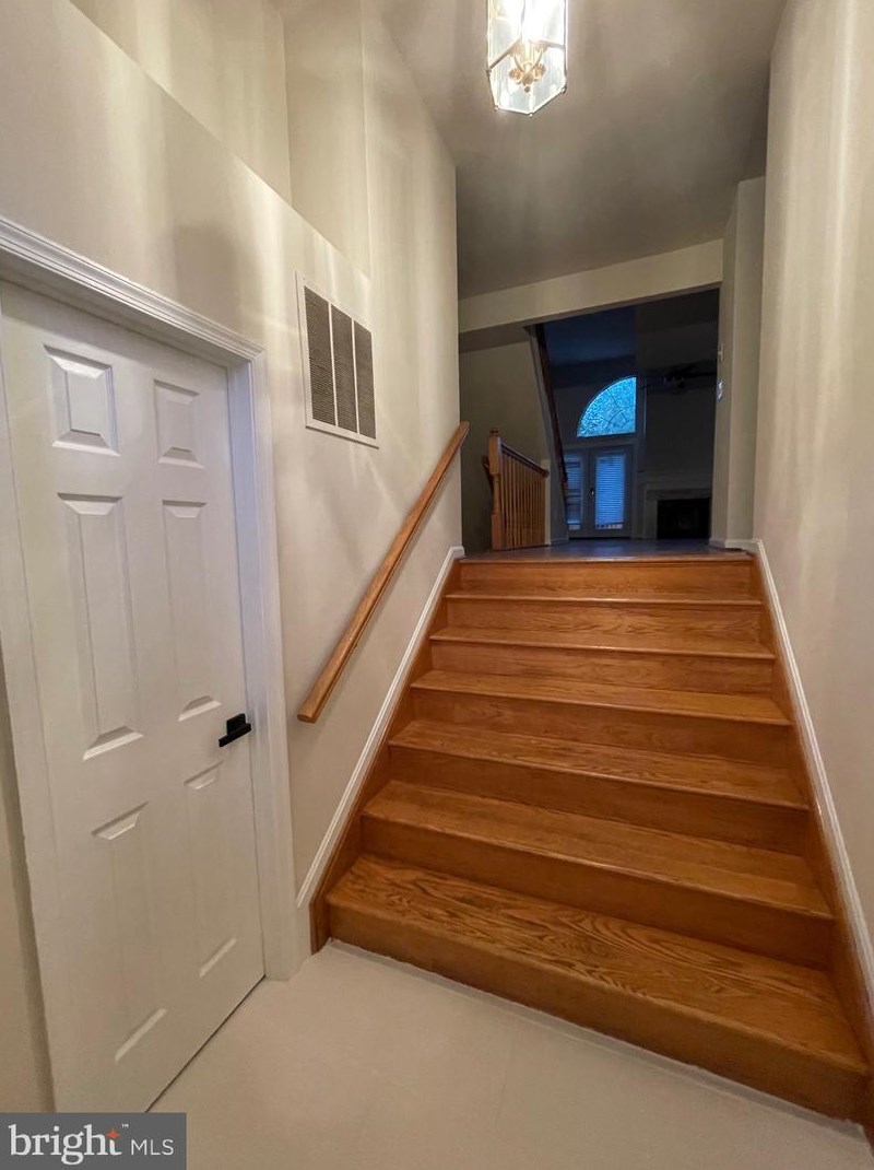 3 Silver Moon Dr, Silver Spring, MD 20904