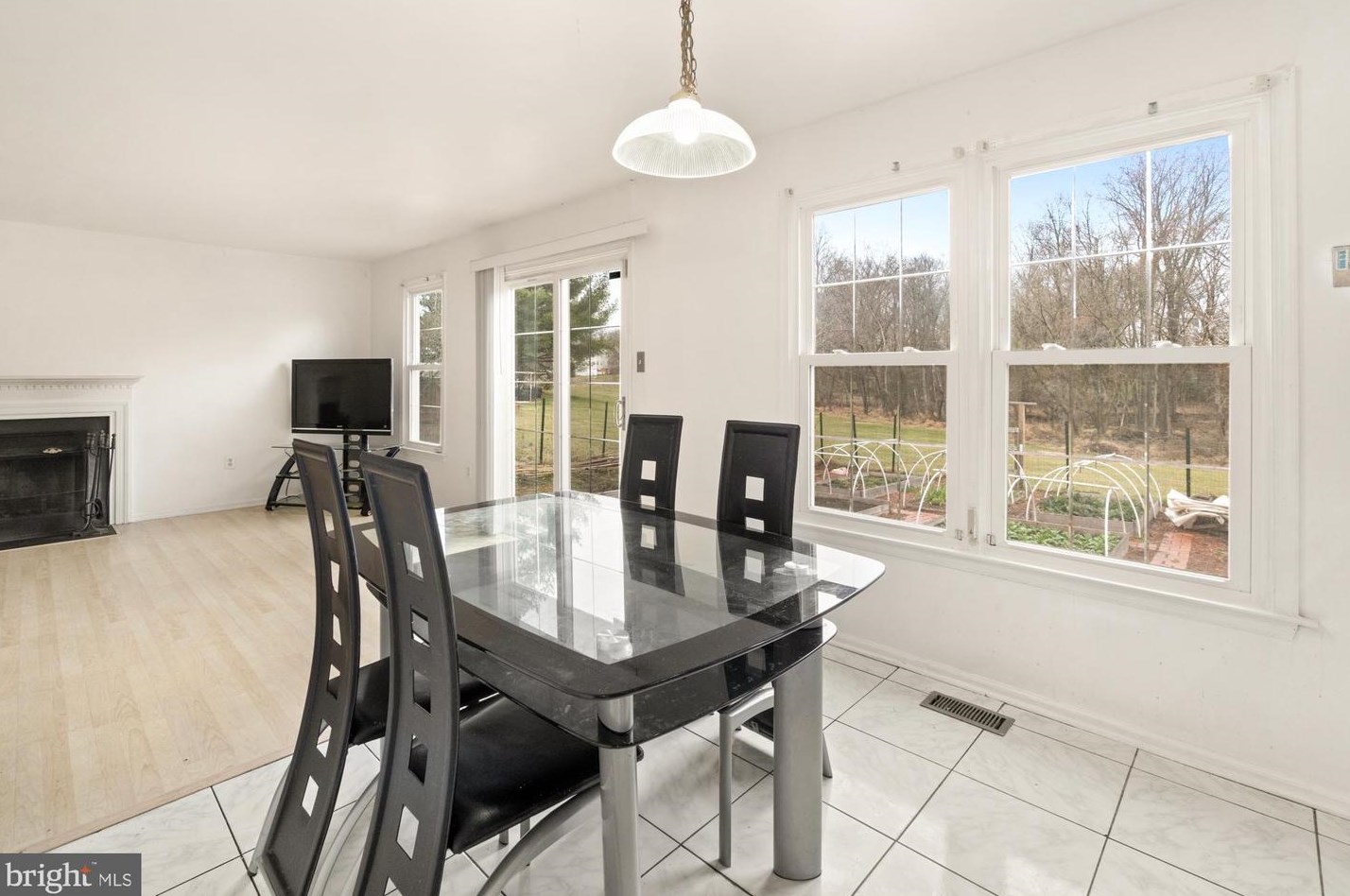 13985 Saddleview Dr, Gaithersburg MD  20878-3855 exterior